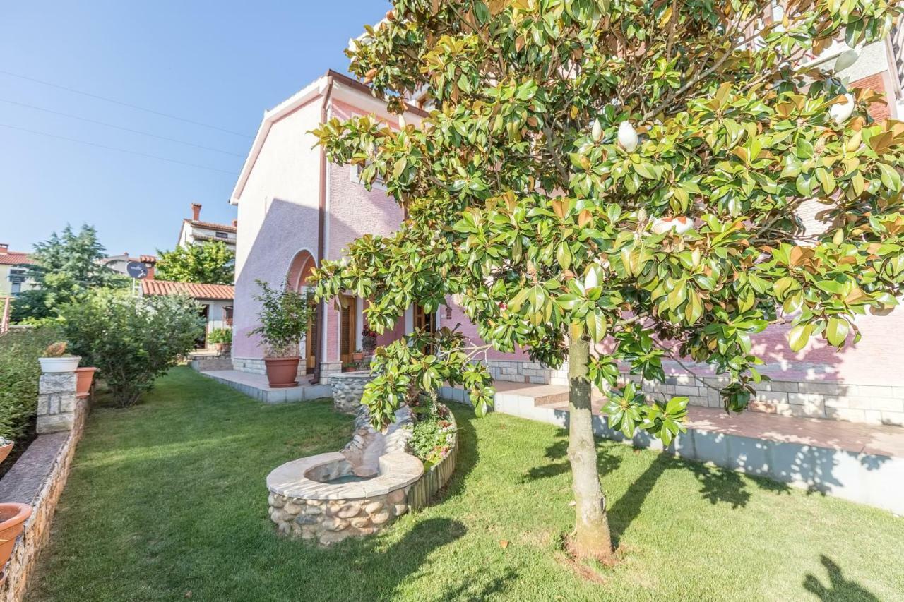 Apartments Darinka Porec Exterior photo